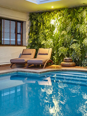 מלונות עם בריכה מקורה